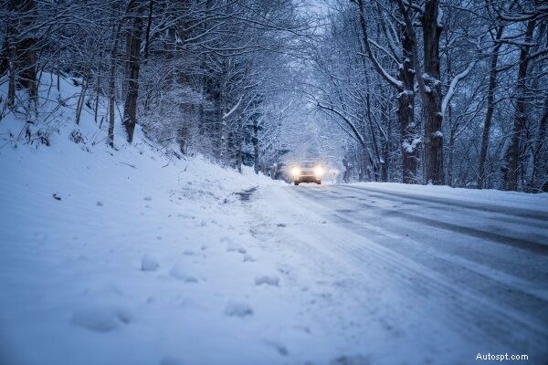 Des moyens rapides et sûrs pour sortir votre voiture de la neige 