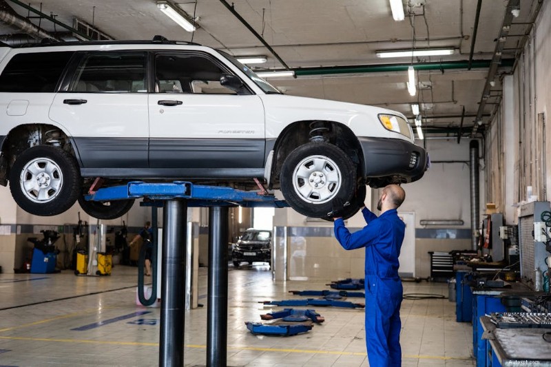 10 panneaux d’avertissement de voiture critiques qui nécessitent des réparations immédiates 