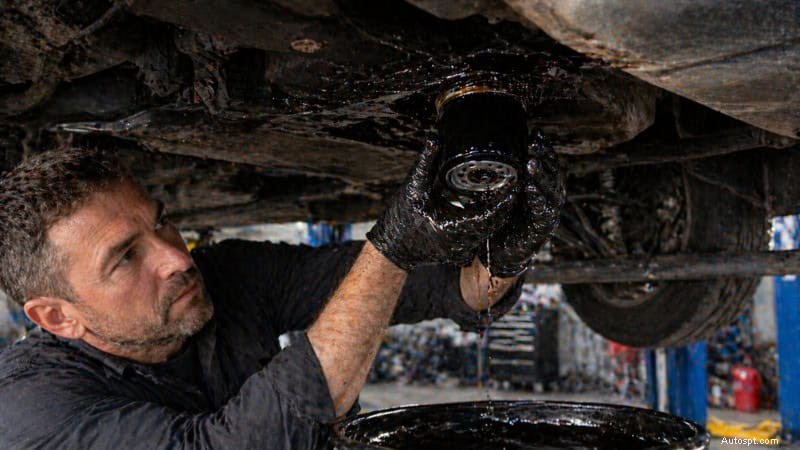 Fuites d’huile de voiture expliquées :causes, symptômes, réparations et estimations des coûts – Rx Mechanic 