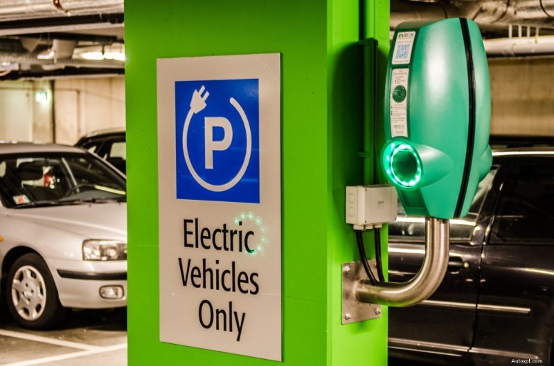 Le guide britannique ultime sur les voitures électriques et les réseaux de recharge publics 