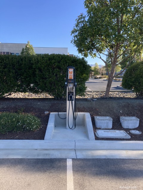 Code du bâtiment californien 2025 :principales exigences en matière de recharge des véhicules électriques pour les nouvelles maisons et les entreprises 