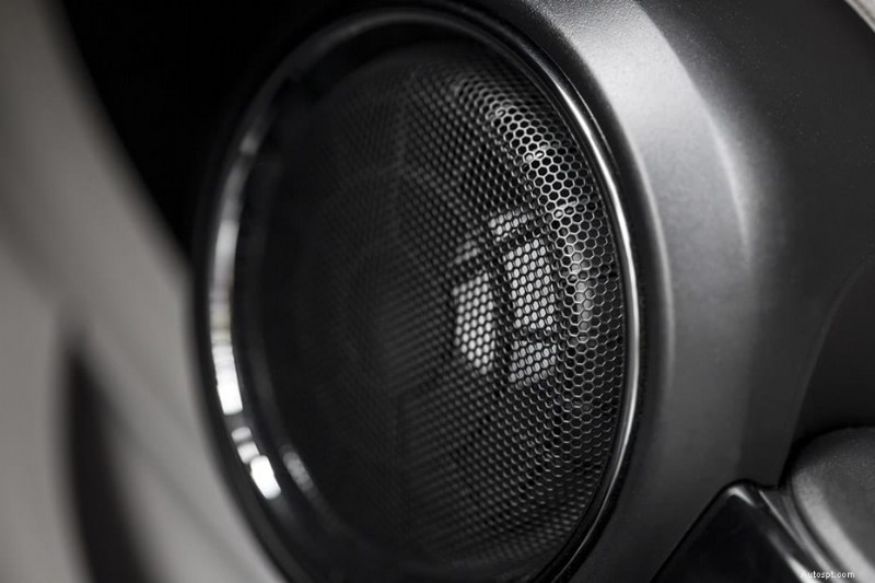 Pourquoi votre autoradio s allume mais ne produit aucun son - Causes courantes et solutions rapides 