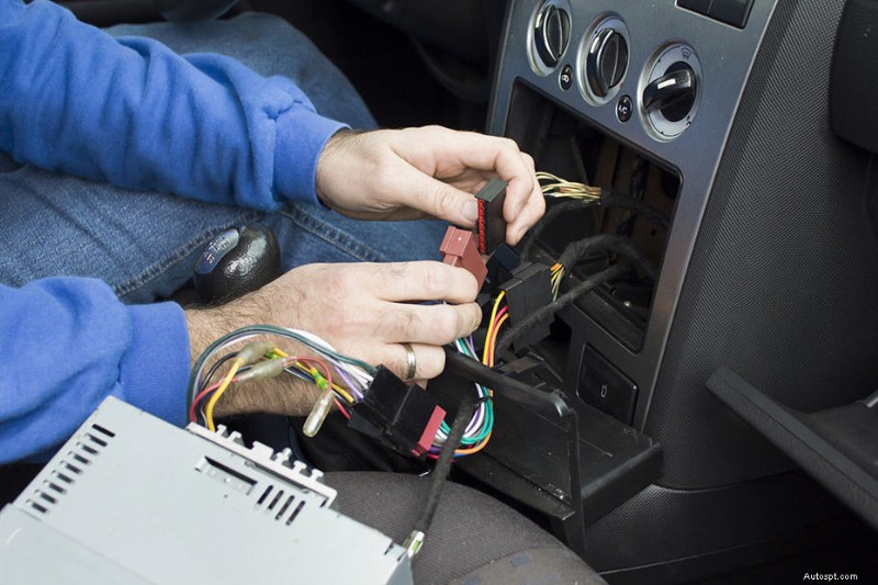Pourquoi votre autoradio s allume mais ne produit aucun son - Causes courantes et solutions rapides 