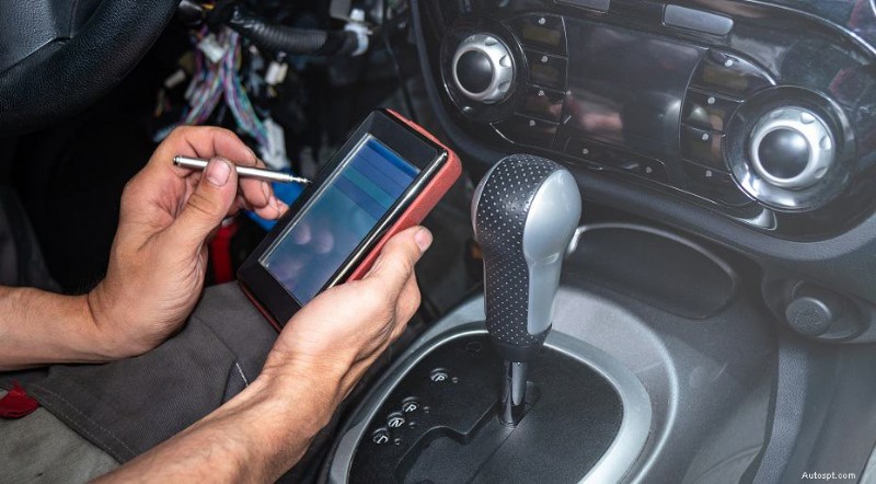 Drapeaux rouges lorsque le pressostat AC de votre voiture tombe en panne – Problèmes de haute ou de basse pression 