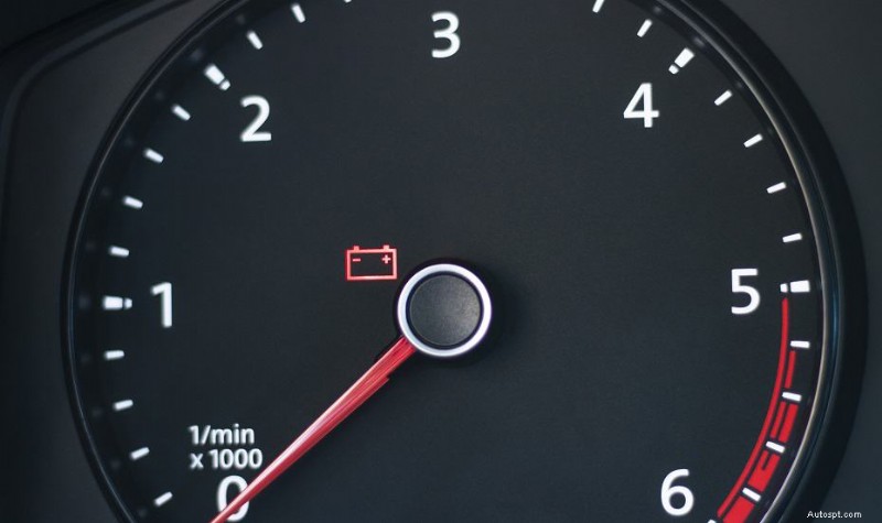 Que faire lorsque le voyant de la batterie de votre voiture s allume pendant la conduite 