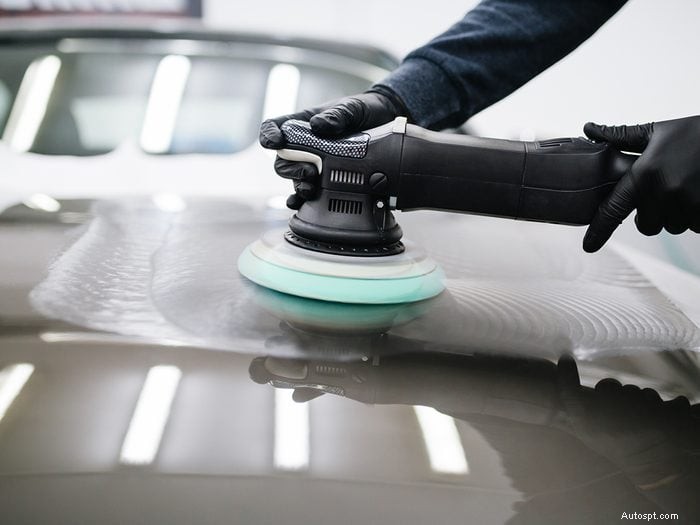 Les essentiels du cirage de voiture :protégez et polissez votre véhicule 
