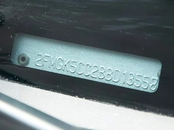 Décodez le VIN de votre voiture pour trouver le code moteur et l année modèle 