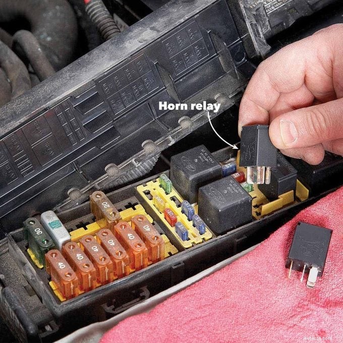 Pourquoi le klaxon de votre voiture peut tomber en panne :6 causes soutenues par des experts et solutions rapides 