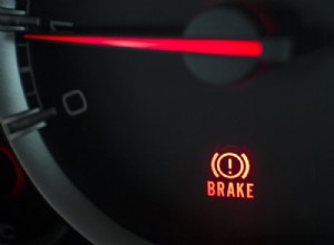 Comprendre pourquoi le feu stop de votre voiture s allume :principales causes et solutions rapides 