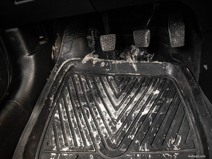 Des moyens efficaces pour éliminer les taches de sel de l’intérieur de votre voiture 
