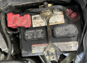 Pourquoi votre voiture met du temps à démarrer :causes et solutions rapides 