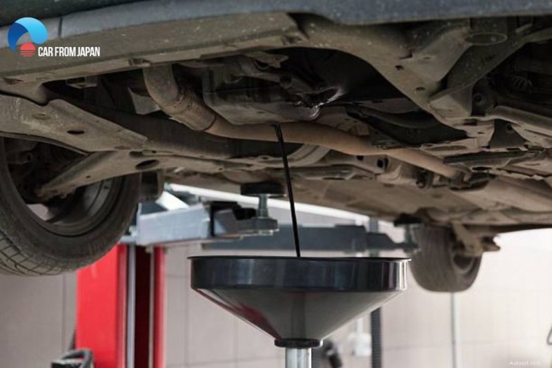 Pourquoi votre voiture fuit de l huile lorsqu elle est garée :causes courantes et solutions rapides 