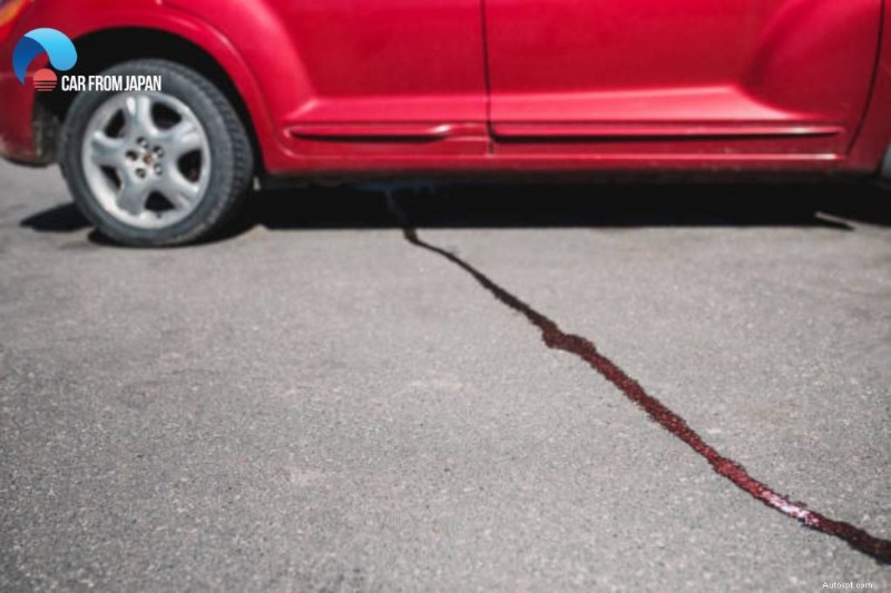 Pourquoi votre voiture fuit de l huile lorsqu elle est garée :causes courantes et solutions rapides 