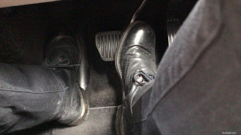 Comment le relâchement de la pédale d accélérateur affecte la consommation de carburant 