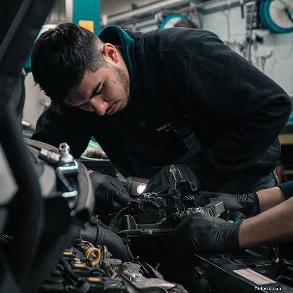 Expert en réparation automobile allemande à Denver – Service de qualité et transparence 