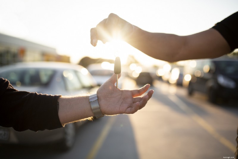 Choisir entre une voiture d échange et une voiture usagée :quelle option maximise votre valeur 