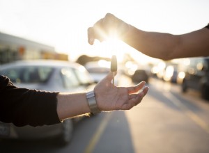 Choisir entre une voiture d échange et une voiture usagée :quelle option maximise votre valeur 
