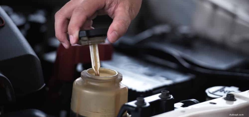 Voyant de contrôle du moteur Jeep :ce que cela signifie, causes courantes et solutions rapides 