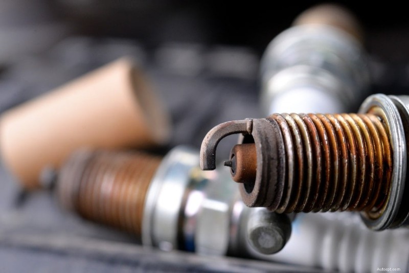 Ce qu indiquent les pointes des bougies d allumage blanches :causes, symptômes et solutions 