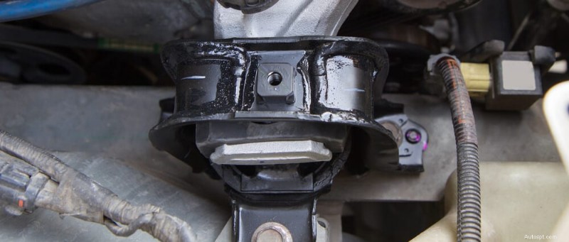Pourquoi votre voiture tremble-t-elle en ralentissant ? Causes, diagnostic et correctifs 