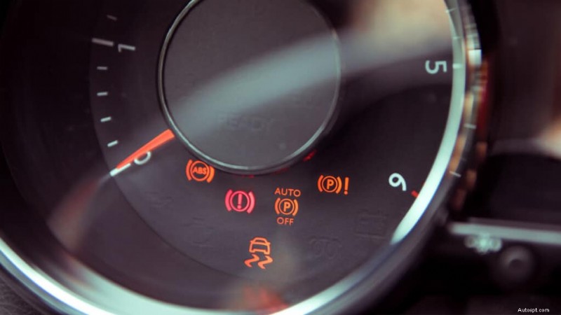 Pourquoi votre voiture tremble-t-elle en ralentissant ? Causes, diagnostic et correctifs 