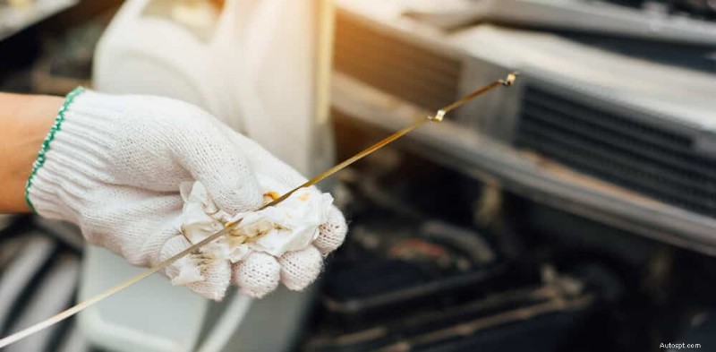 Pourquoi votre voiture tremble-t-elle en ralentissant ? Causes, diagnostic et correctifs 