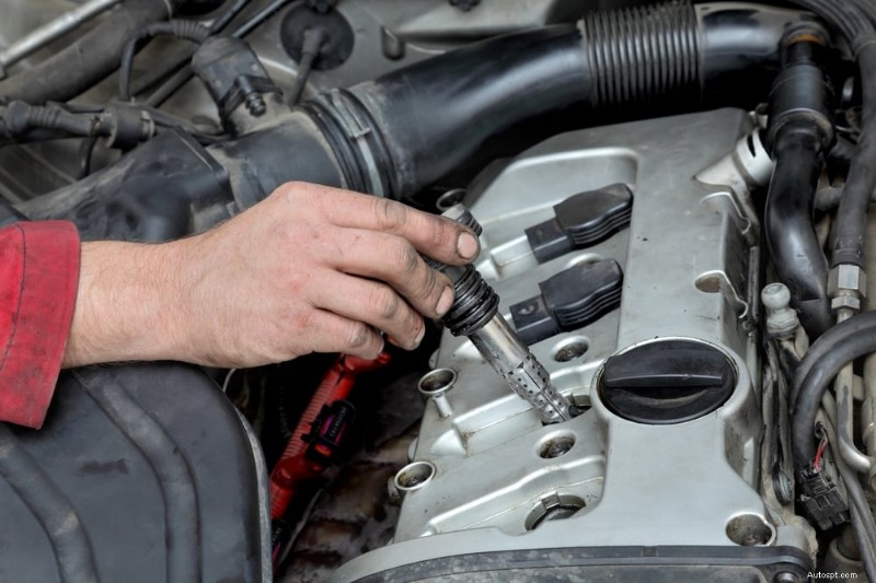 Pourquoi votre voiture tremble-t-elle en ralentissant ? Causes, diagnostic et correctifs 
