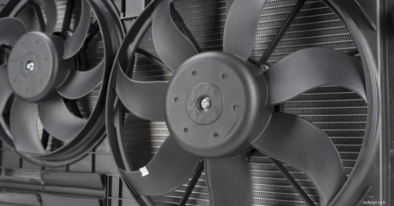 5 signes clés que le ventilateur du condenseur AC de votre voiture est en panne et coût de remplacement 