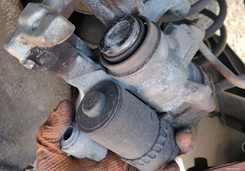 Electric Parking Brake Troubleshooting:Common Causes &Quick Fixes for Modern Vehicles 