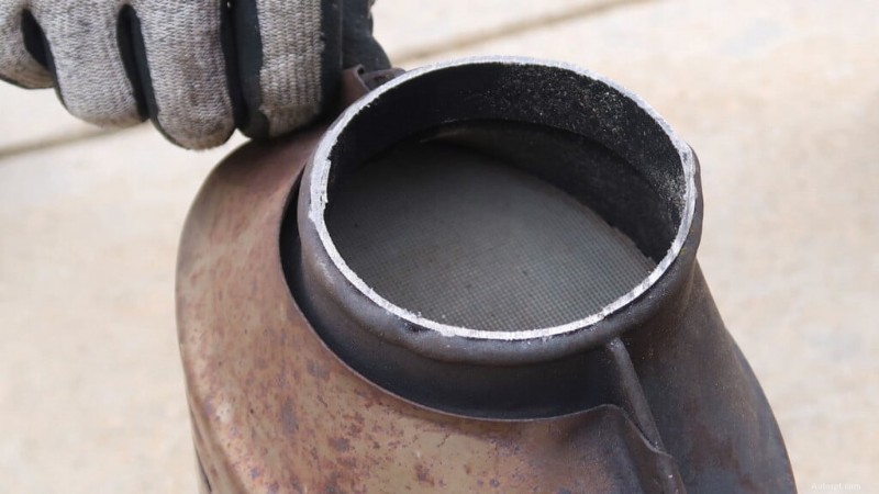 Quelles sont les causes du cliquetis au ralenti ? Causes courantes et solutions rapides pour votre voiture 
