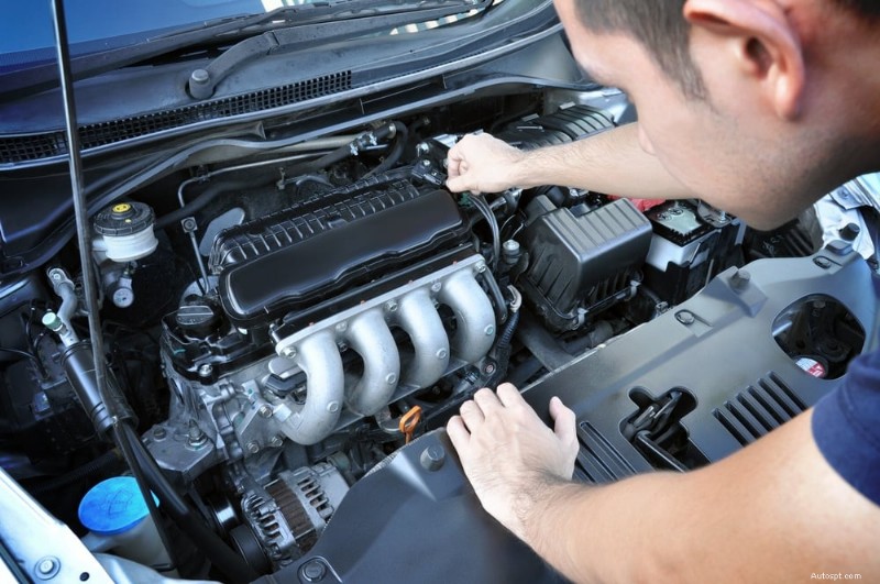Quelles sont les causes du cliquetis au ralenti ? Causes courantes et solutions rapides pour votre voiture 