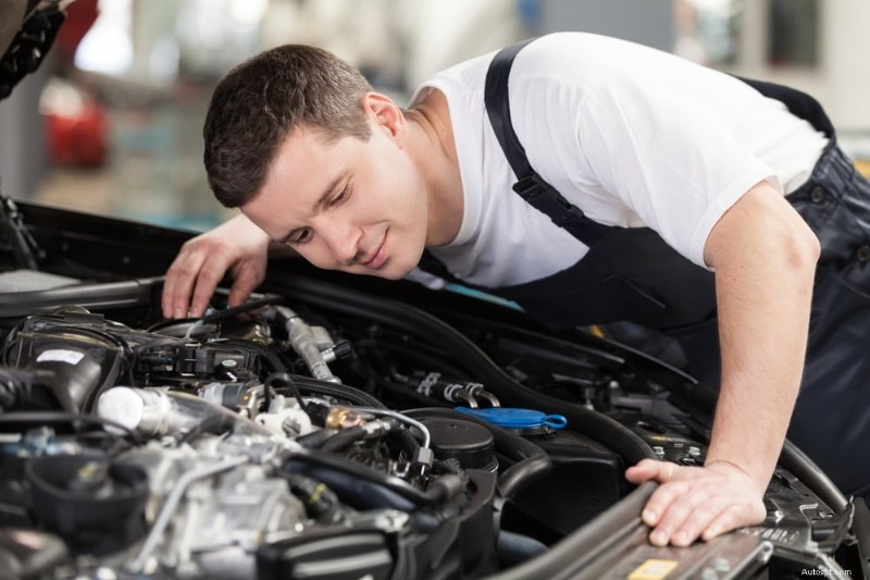 Quelles sont les causes des bruits de cognement dans le moteur de votre voiture et comment y remédier 
