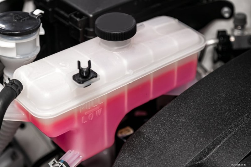 Qu est-ce qui provoque la surchauffe d une voiture au ralenti - Causes, symptômes et solutions 