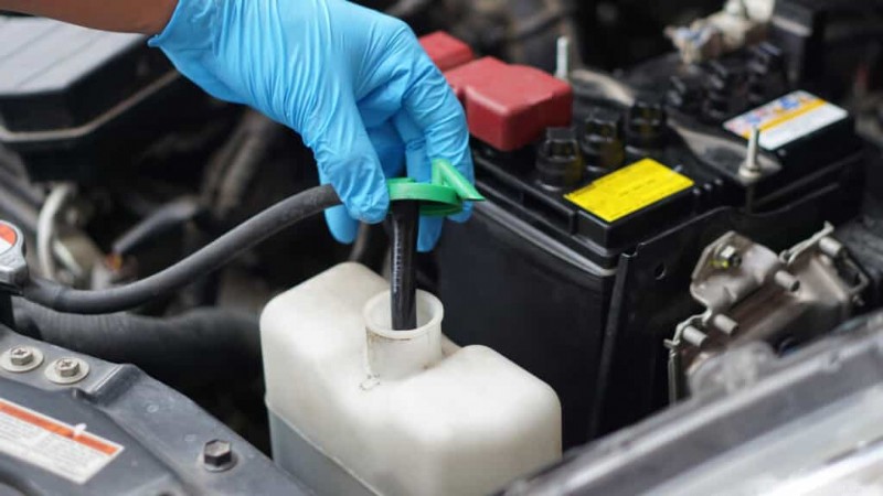 Qu est-ce qui provoque la surchauffe d une voiture au ralenti - Causes, symptômes et solutions 