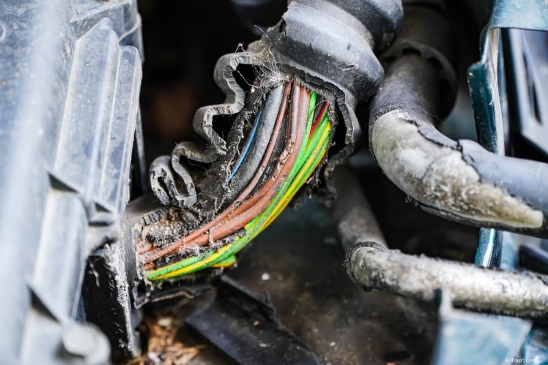 Le témoin d’avertissement de contrôle de traction reste allumé ? Comprendre les causes et les solutions 
