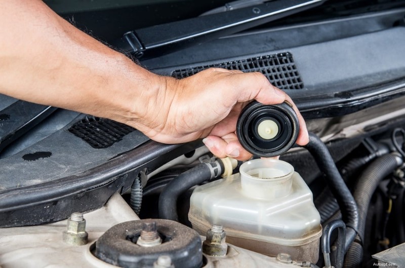 Le témoin d’avertissement de contrôle de traction reste allumé ? Comprendre les causes et les solutions 