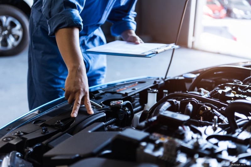 Ce que couvre un service automobile complet :liste de contrôle complète et guide des coûts 
