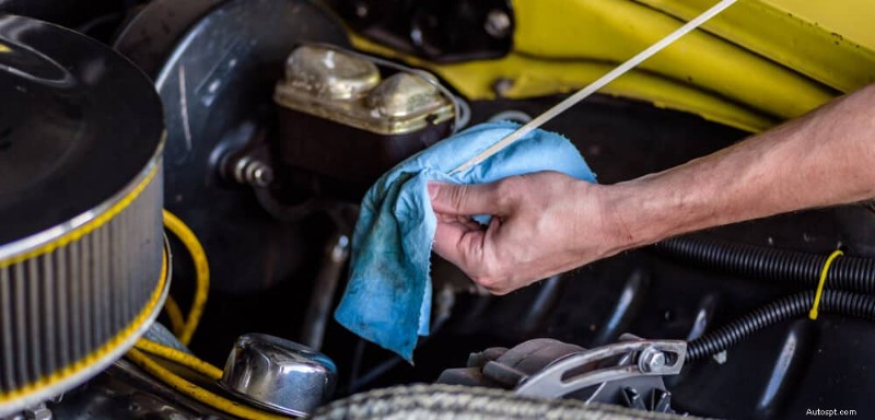 Ce que couvre un service automobile complet :liste de contrôle complète et guide des coûts 