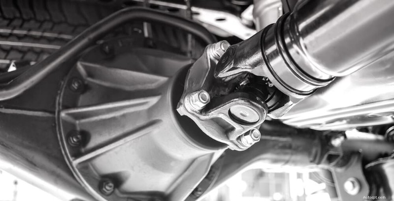 Ce que couvre un service automobile complet :liste de contrôle complète et guide des coûts 