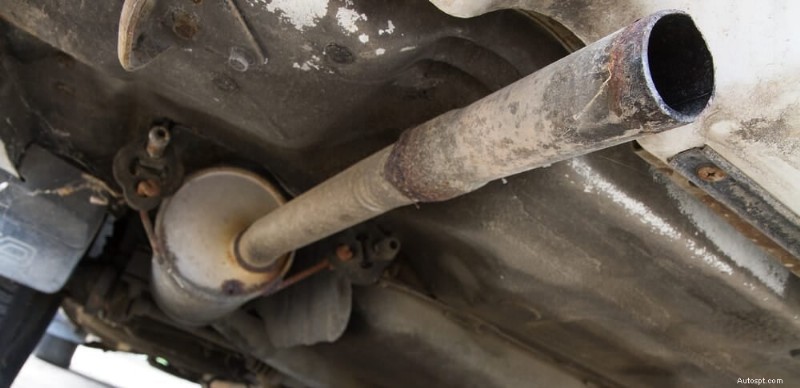 Ce que couvre un service automobile complet :liste de contrôle complète et guide des coûts 