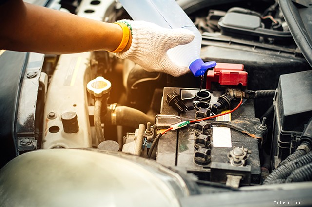 Remplacement de la batterie de voiture :quand la remplacer et comment éviter les pannes 