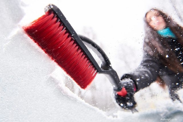 Guide étape par étape pour libérer votre voiture de la neige en toute sécurité 