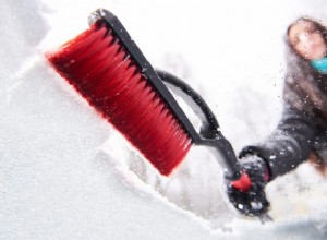 Guide étape par étape pour libérer votre voiture de la neige en toute sécurité 