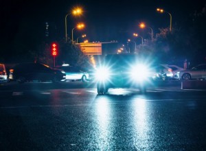 Comprendre l éblouissement des phares :causes, impact et solutions intelligentes 