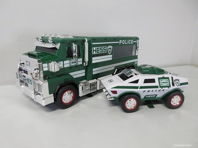 Comment Hess Trucks est devenu une icône des fêtes :l héritage des livraisons saisonnières 