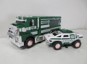 Comment Hess Trucks est devenu une icône des fêtes :l héritage des livraisons saisonnières 