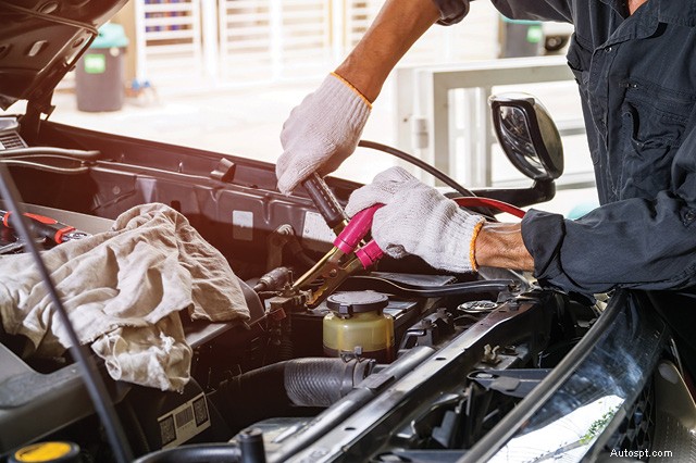 5 causes principales qui déclenchent le voyant de contrôle du moteur de votre voiture 