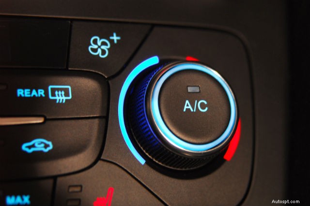 Comment fonctionne la climatisation de votre voiture :un guide fiable pour un confort frais 
