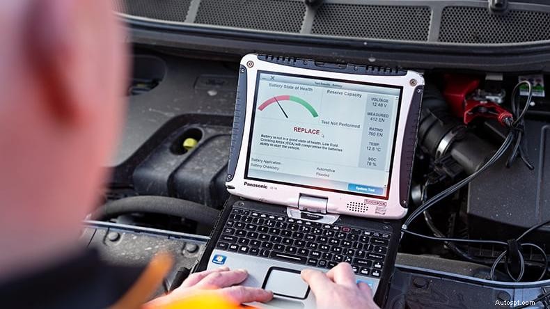 Guide étape par étape pour diagnostiquer et réparer une batterie de voiture à plat 