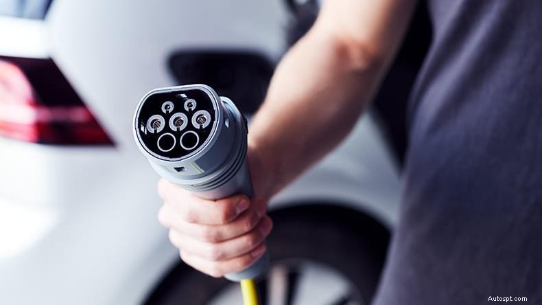 Le guide ultime de la recharge des voitures électriques :étapes simples et conseils en matière de coûts 